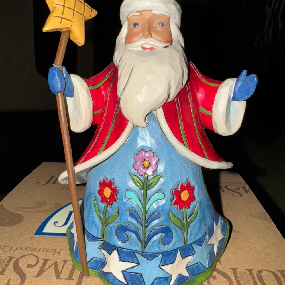 Jim Shore Santa Figurine with Star please look. Closely at pictures